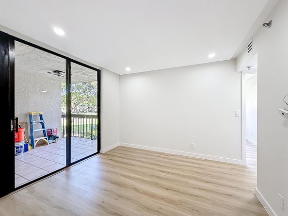 955 Egret Circle 207, Delray Beach FL 33444
