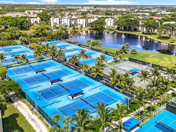 955 Egret Circle 207, Delray Beach FL 33444