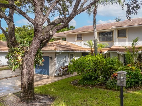 3249 Deer Creek Lake Shore Dr 32, Deerfield Beach FL 33442