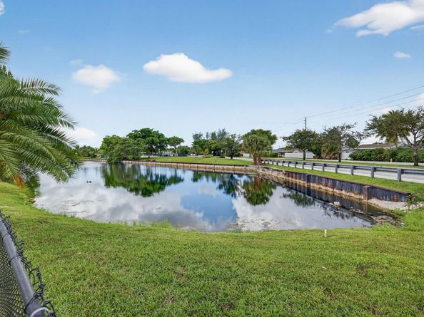 7961 NW 90th Ave, Tamarac FL 33321