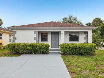 2221 NW 24th Ct