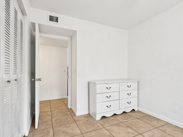 2221 NW 24th Ct, Fort Lauderdale FL 33311