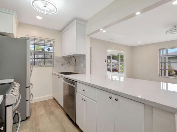 1217 S Drive Way A, Delray Beach FL 33445