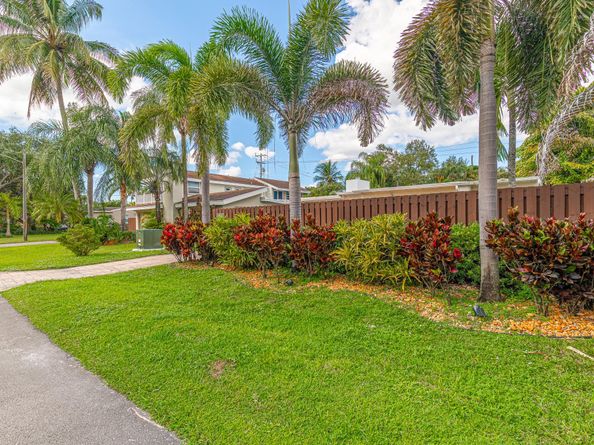 1717 SW 12th Ct, Fort Lauderdale FL 33312