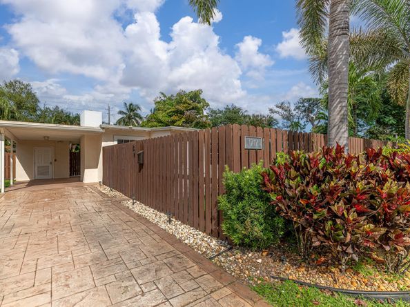 1717 SW 12th Ct, Fort Lauderdale FL 33312