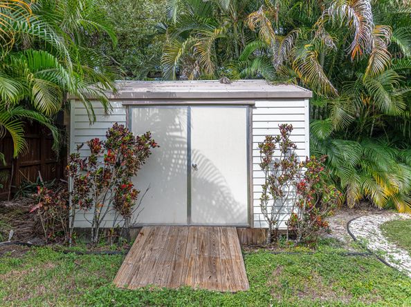 1717 SW 12th Ct, Fort Lauderdale FL 33312