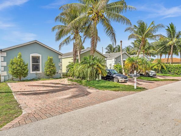 3113 Shelby Way, Lake Worth Beach FL 33461