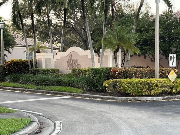 9702 NW 23rd Ct 9702, Pembroke Pines FL 33024