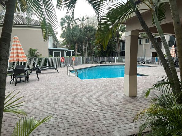 9702 NW 23rd Ct 9702, Pembroke Pines FL 33024