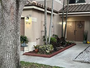 9702 NW 23rd Ct 9702, Pembroke Pines FL 33024