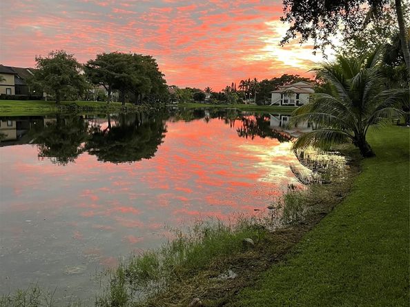 9702 NW 23rd Ct 9702, Pembroke Pines FL 33024