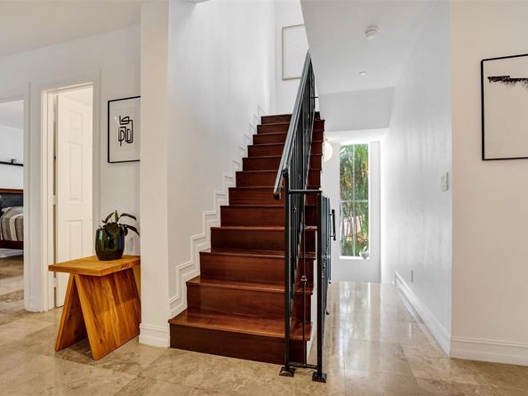 1110 NE 17th Way, Fort Lauderdale FL 33304