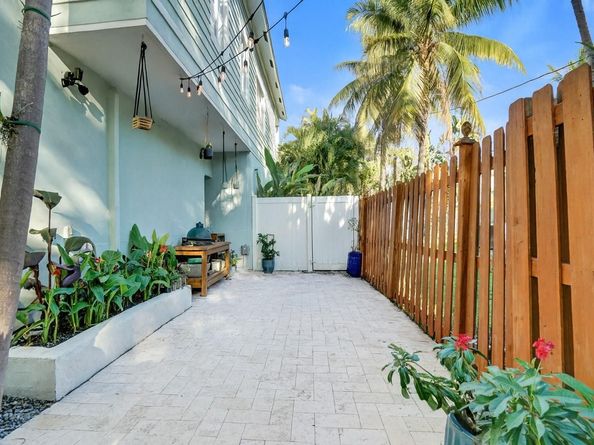 1110 NE 17th Way, Fort Lauderdale FL 33304