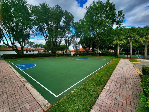 6171 Swans Ter, Coconut Creek FL 33073