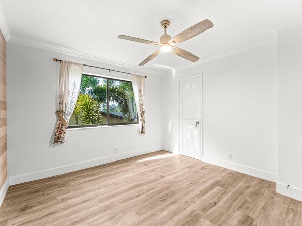 1075 Raintree Lane, Palm Beach Gardens FL 33410