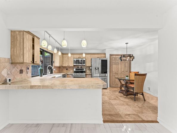 1075 Raintree Lane, Palm Beach Gardens FL 33410