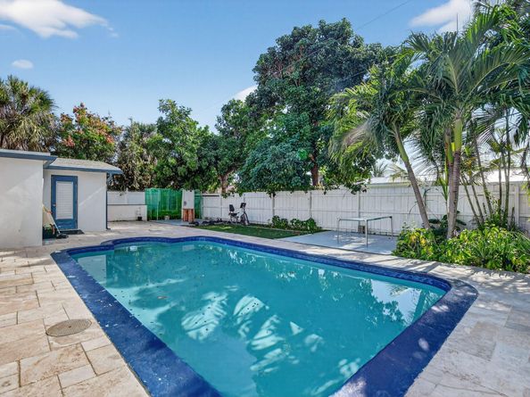 256 SW 11th Place, Boca Raton FL 33432