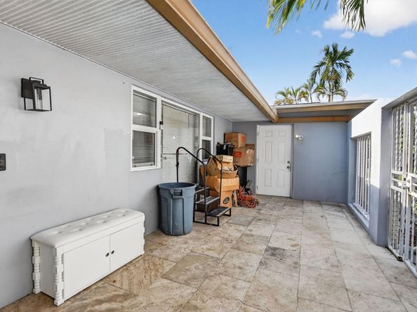 256 SW 11th Place, Boca Raton FL 33432