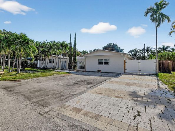 256 SW 11th Place, Boca Raton FL 33432