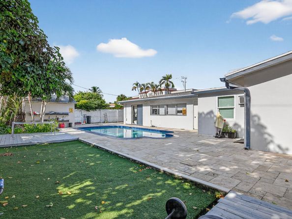 256 SW 11th Place, Boca Raton FL 33432