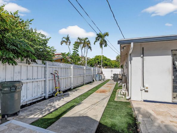 256 SW 11th Place, Boca Raton FL 33432