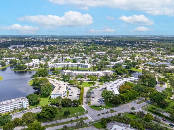 1032 Oakridge D 1032, Deerfield Beach FL 33442