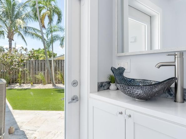 3021 NE 23rd Ave, Lighthouse Point FL 33064