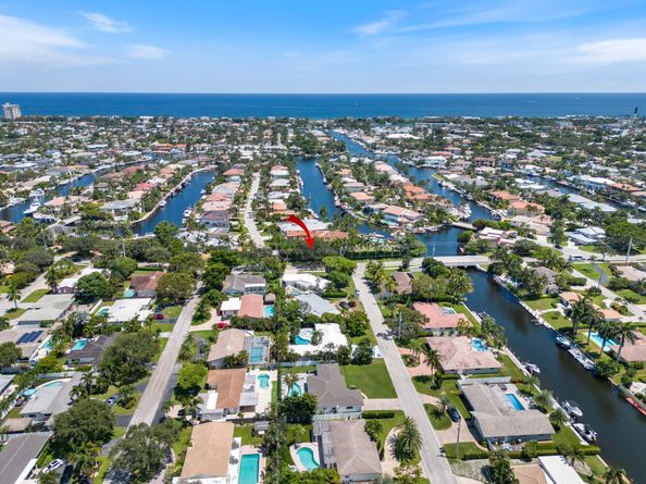 3021 NE 23rd Ave, Lighthouse Point FL 33064