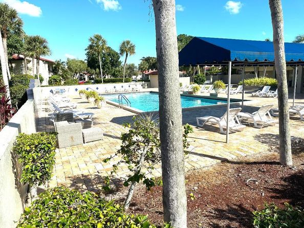 8305 Casa Del Lago E, Boca Raton FL 33433