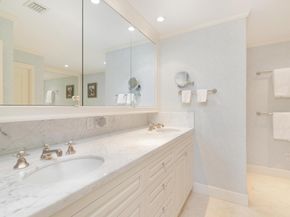 429 Australian Avenue 110, Palm Beach FL 33480