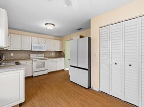 3233 Perimeter Drive 2511, Greenacres FL 33467