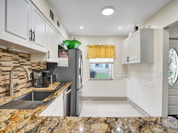 140 Lake Meryl Drive 140, West Palm Beach FL 33411