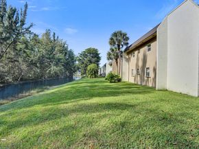 140 Lake Meryl Drive 140, West Palm Beach FL 33411