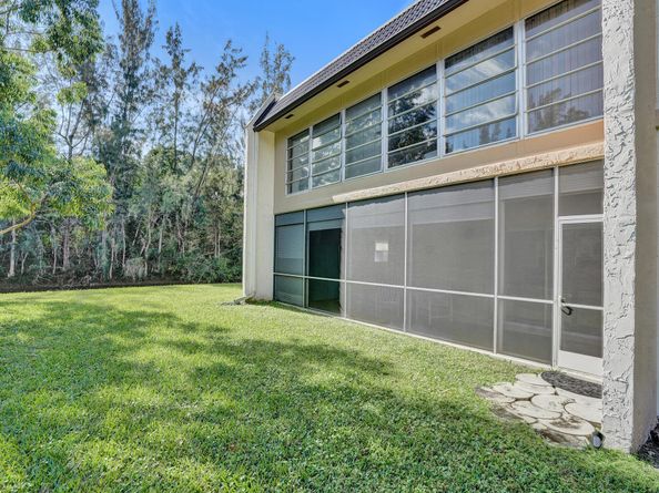 140 Lake Meryl Drive 140, West Palm Beach FL 33411