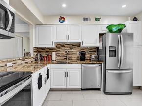 140 Lake Meryl Drive 140, West Palm Beach FL 33411