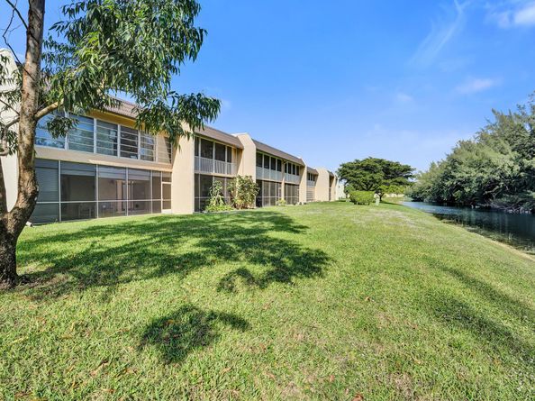 140 Lake Meryl Drive 140, West Palm Beach FL 33411