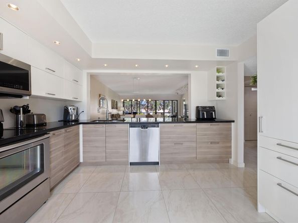 5659 Fairway Park Drive 203, Boynton Beach FL 33437