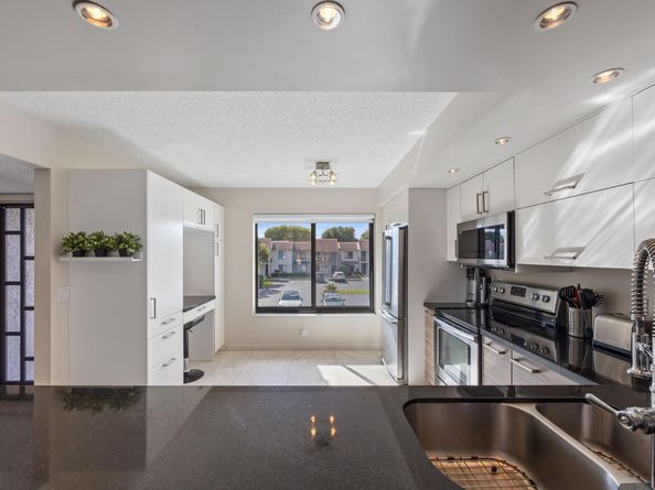 5659 Fairway Park Drive 203, Boynton Beach FL 33437