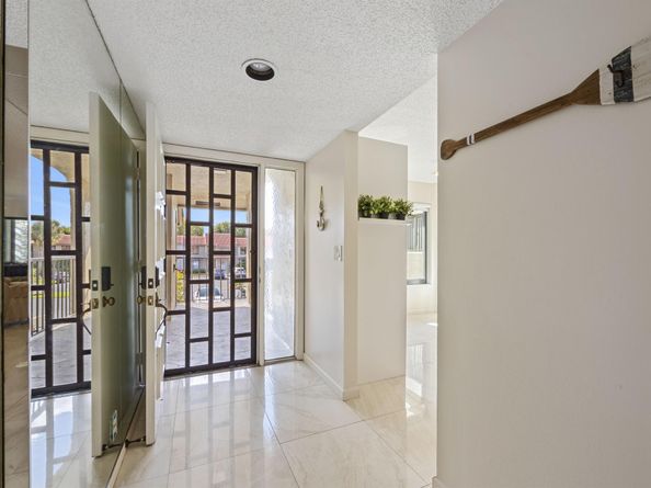 5659 Fairway Park Drive 203, Boynton Beach FL 33437