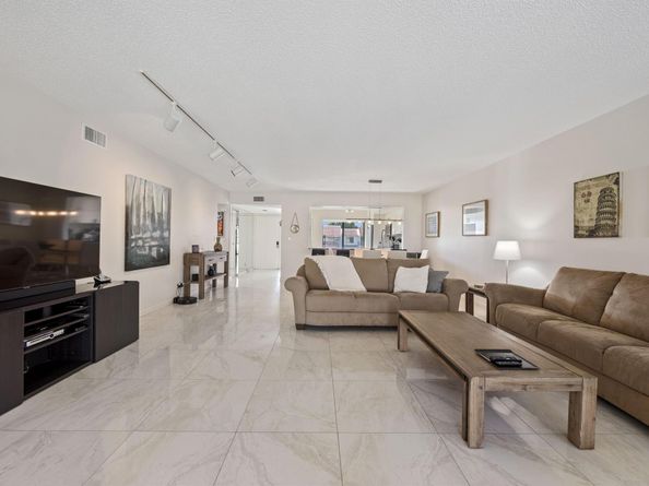 5659 Fairway Park Drive 203, Boynton Beach FL 33437