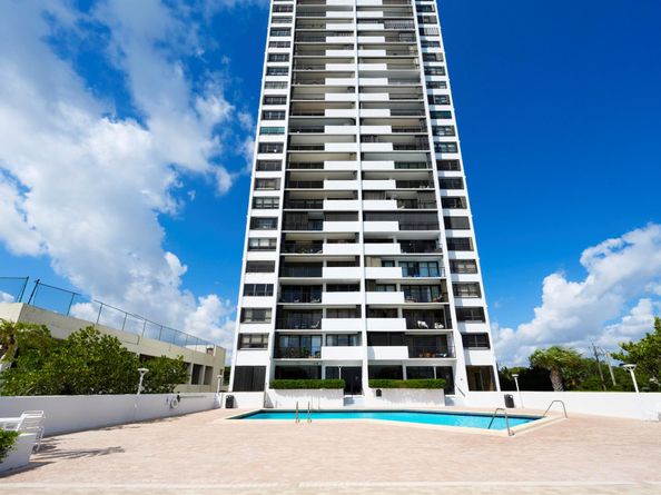 5600 N Flagler Drive 1906, West Palm Beach FL 33407