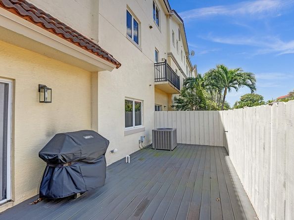 1861 Coral Heights Blvd 502, Oakland Park FL 33308