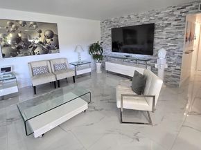 114 Greenbrier C, West Palm Beach FL 33417