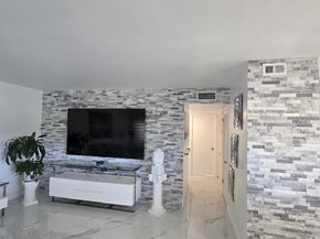 114 Greenbrier C, West Palm Beach FL 33417