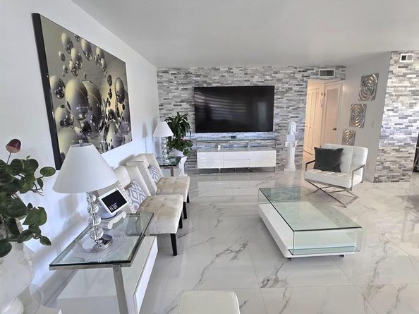 114 Greenbrier C, West Palm Beach FL 33417