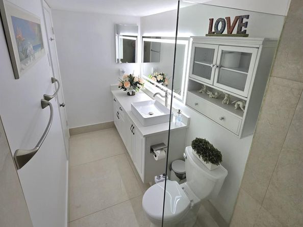 114 Greenbrier C, West Palm Beach FL 33417