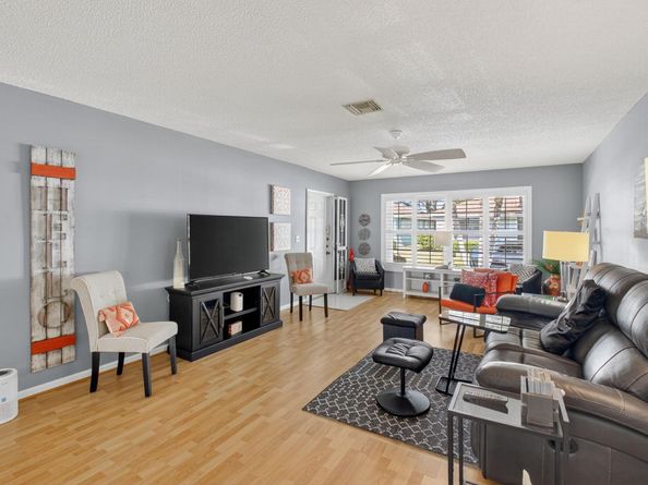 9800 Tabebuia Tree Drive A, Boynton Beach FL 33436