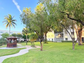 3138 Via Poinciana 306, Lake Worth FL 33467