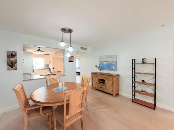 3138 Via Poinciana 306, Lake Worth FL 33467