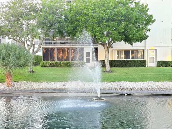 3138 Via Poinciana 306, Lake Worth FL 33467